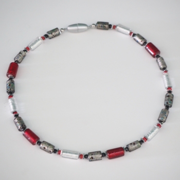 Collier mit Glaselementen