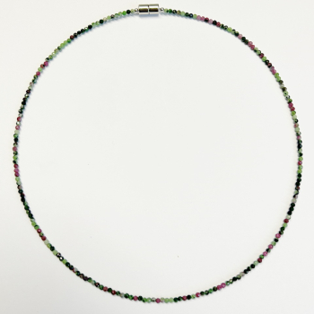 Collier Fein, Rubinzoisit