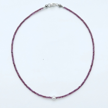Collier Fein, Granat Perle