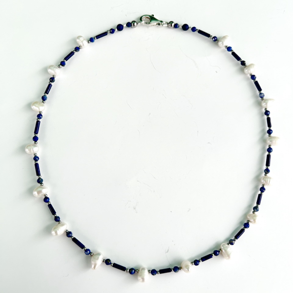 Collier mit Perlen